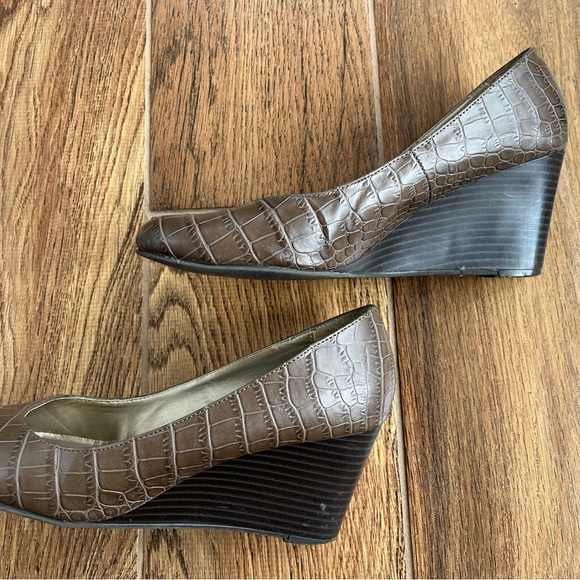 Brown Liz Claiborne Wedges - Picture 6 of 7